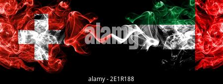 Suisse, Suisse vs Émirats arabes Unis, Emirati drapeaux mystiques fumés placés côte à côte. Drapeaux de fumée abstraits épais de couleur soyeuse. Banque D'Images