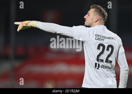 ALMERE, PAYS-BAS - JANVIER 8 : le gardien de but Michael Woud du FC Almere City FC pendant le match hollandais de Keukenkampidisenie entre le FC Almere City et le FC Banque D'Images