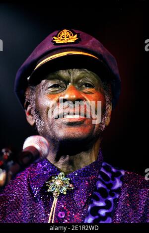 Chuck Berry en concert au Shepherds Bush Empire à Londres, Royaume-Uni. 9 juin 2002 Banque D'Images