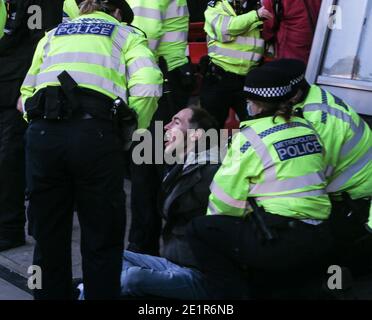 Londres Royaume-Uni 09 janvier 2021 des manifestants anti-confinement ont été affrontés par la police Dans Clapham High Street.Paul Quezada-Neiman/Alamy Live News Banque D'Images