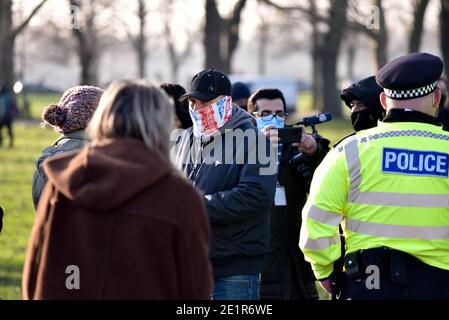 Clapham Common, Londres, Royaume-Uni. 9 janvier 2021. Pandémie de coronavirus : confinement 3. Des manifestants anti-blocage à Clapham Common. Crédit : Matthew Chattle/Alay Live News Banque D'Images