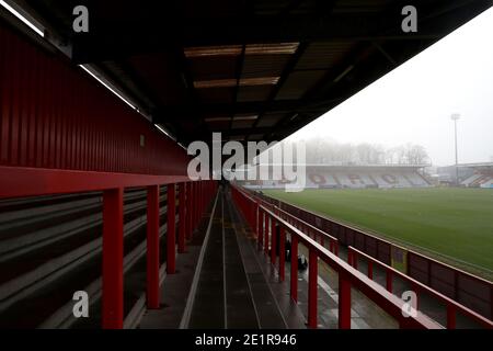 Vue générale des stands vides à l'intérieur du stade Lamex, avant le troisième tour de la coupe Emirates FA au stade Lamex, Stevenage. Banque D'Images