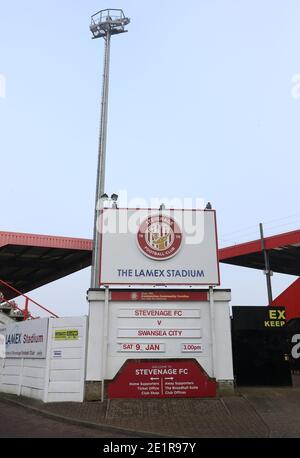 Vue générale à l'extérieur du stade Lamex avant le troisième match de la coupe Emirates FA au stade Lamex, Stevenage. Banque D'Images