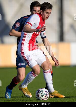 Amsterdam. Pays-Bas. 9 janvier 2021. AMSTERDAM, PAYS-BAS - JANVIER 9: G-R: Victor Jensen de Jong Ajax pendant le match néerlandais de Keukenkampioendivisiie entre Ajax U23 et Helmond Sport à de Toekomst le 9 janvier 2021 à Amsterdam, pays-Bas (photo de Gerrit van Keulen/BSR AgencyOrange PicturesAlay Live News) Banque D'Images