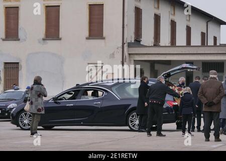 Dalmine, Italie. 09e janvier 2021. Les funérailles privées de l'ancien secrétaire provincial de la Ligue Franco Colleoni, propriétaire du restaurant 'il Carroccio' à Brembo di Dalmine, tué par son fils après un conflit violent. (Photo de Luca Ponti/Pacific Press) crédit: Pacific Press Media production Corp./Alay Live News Banque D'Images