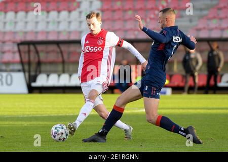 Amsterdam. Pays-Bas. 9 janvier 2021. AMSTERDAM, PAYS-BAS - JANVIER 9: G-R: Youri Regeer de Jong Ajax, Jordy Thomassen de Helmond Sport pendant le match hollandais de Keukenkampidicenie entre Ajax U23 et Helmond Sport à de Toekomst le 9 janvier 2021 à Amsterdam, pays-Bas (photo de Marcel ter Bals/BSR AgencyOrange PicturesAlamy Live News) Banque D'Images