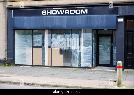 Magasin fermé à l'avant de la boutique sur la grande rue Banque D'Images