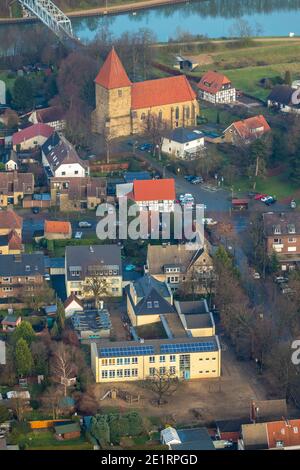 HALTERN AM VOIR 16.12.2020 Luftbild der Heideschule Flaesheim / Hullern und der Kirche St. Maria Magdalena am Stiftsplatz à Flaesheim dans Haltern am se Banque D'Images