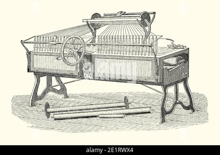 Une ancienne gravure d'un bobbin victorien. Il est tiré d'un livre d'ingénierie mécanique des années 1880. Cette machine motorisée est conçue pour enrouler rapidement le fil sur des bobines, des bobines ou des navettes. Le coton, le lin ou le fil de laine est maintenu sur une poutre ou un rouleau (en haut) et acheminé à travers les «yeux» pour s'enrouler sur les bobines ou les broches individuelles, qui sont maintenues sur des brochettes tournées des engrenages en dessous d'elles. Banque D'Images