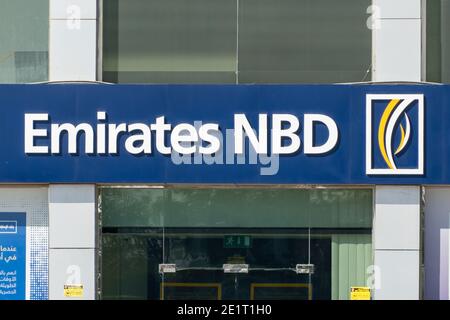 'Ras al Khaimah, Ras al Khaimah, Émirats arabes Unis - 12.22.2020: 'Emirates NBD Bank PJSC Bank (Banque nationale de Dubaï) signe gros plan du logo. ' Banque D'Images