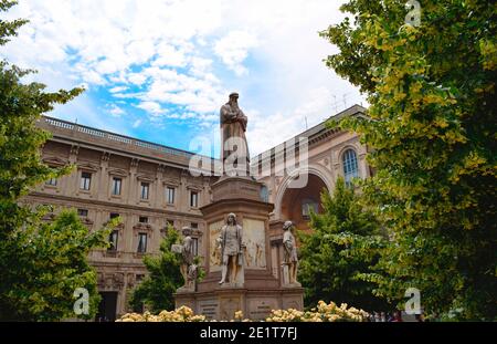 Monument à Leonardo da Vinci à Milan Banque D'Images