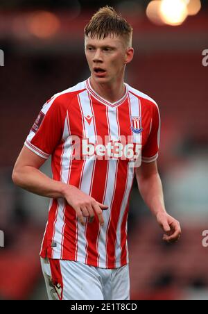 Sam Clucas de stoke City lors du troisième tour de la coupe Emirates FA au stade bet365, Stoke. Banque D'Images