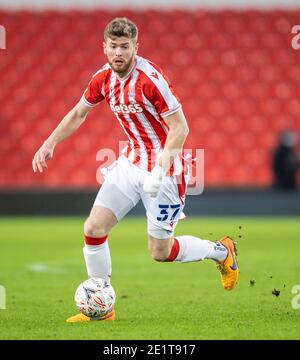 9 janvier 2021 ; Bet365 Stadium, Stoke, Staffordshire, Angleterre ; English FA Cup football, Carabao Cup, Stoke City versus Leicester City ; Nathan Collins de Stoke City Banque D'Images