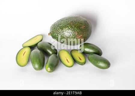 Les avocats à cocktail sont des avocats en-cas sans pierre à la texture crémeuse et douce et à la peau comestible. Banque D'Images