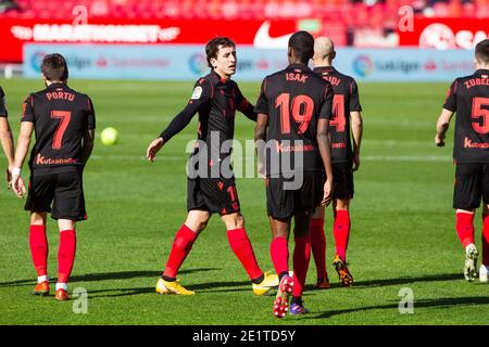 Séville, Espagne. 09e janvier 2021. Alexander Isak de Real Sociedad célèbre son but avec Mikel Oyarazabal lors du championnat d'Espagne la Ligue de football match entre Sevilla FC et Real Sociedad le 9 janvier 2021 au stade Ramon Sanchez Pizjuan à Sevilla, Espagne - photo Joaquin Corchero/Espagne DPPI/DPPI/LM crédit: Gruppo Editoriale LiveMedia/Alay Live News Banque D'Images