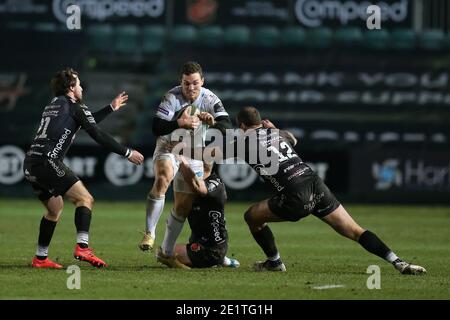 Newport, Royaume-Uni. 09e janvier 2021. George North de l'Ospreys (c) est arrêté. Guinness Pro14 Rugby, Dragons v Osprey Rugby à Rodney Parade Newport le samedi 9 janvier 2021. photo par Andrew Orchard/Andrew Orchard sports photographie/Alamy Live News crédit: Andrew Orchard sports photographie/Alamy Live News Banque D'Images