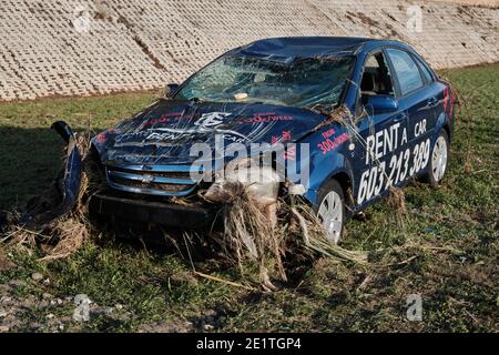 Tempête Filomena. Voiture emportée par la rivière Fuengirola, Málaga, Andalousie, Espagne. Banque D'Images