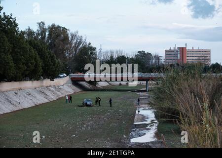 Tempête Filomena. Voiture emportée par la rivière Fuengirola, Málaga, Andalousie, Espagne. Banque D'Images