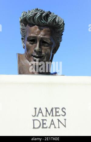 Los Angeles - USA - 03,16,2014: Buste du célèbre acteur James Dean trouvé dans le jardin d'Hollywood Griffith Observatory Banque D'Images