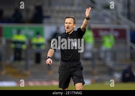 Bristol, Royaume-Uni. 09e janvier 2021. L'arbitre Keith Stroud décerne un coin à Sheffield United. The Emirates FA Cup, 3e round Match, Bristol Rovers v Sheffield United au Memorial Stadium de Bristol, Avon, le samedi 9 janvier 2021. Cette image ne peut être utilisée qu'à des fins éditoriales. Utilisation éditoriale uniquement, licence requise pour une utilisation commerciale. Aucune utilisation dans les Paris, les jeux ou les publications d'un seul club/ligue/joueur. photo de Lewis Mitchell/Andrew Orchard sports Photography/Alamy Live News crédit: Andrew Orchard sports Photography/Alamy Live News Banque D'Images