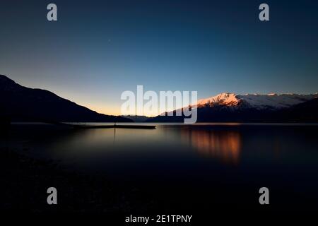 Photo de Monte Bregagno prise de la rive de Domaso sur le lac de Côme. Banque D'Images