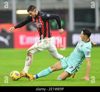 Milan, Italie. 9 janvier 2021. Theo Hernandez (L) d'AC Milan vie avec Sasa Lukic de Turin lors d'un match de football entre AC Milan et Turin à Milan, Italie, 9 janvier 2021. Crédit: Alberto Lingria/Xinhua/Alay Live News Banque D'Images