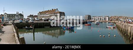 BRIDPORT, DEVON, Royaume-Uni - 19 MARS 2009 : vue panoramique du port de West Bay Banque D'Images