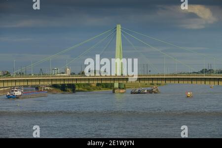 Deutzer Bruecke, Koeln, Nordrhein-Westfalen, Deutschland Banque D'Images