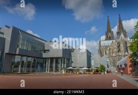 Dom, Musée Ludwig, Heinrich-Boell-Platz, Koeln, Nordrhein-Westfalen, Allemagne Banque D'Images