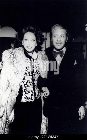 MARISA BERENSON avec Tom Mankiewicz crédit: Ralph Dominguez/MediaPunch Banque D'Images