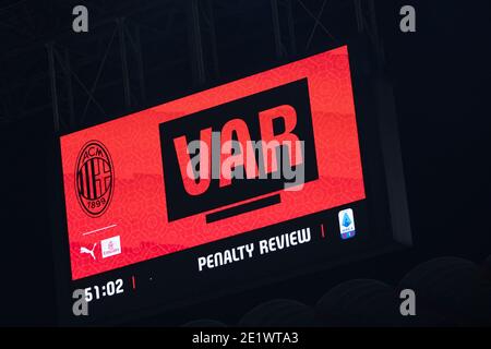 Milan, Italie. 9 janvier 2021. Milan, Italie, Giuseppe Meazza San Siro Stadium, 09 janvier 2021, VAR Penalty Review during AC Milan vs Torino FC - Italian football série A Match Credit: Alessio Morgese/LPS/ZUMA Wire/Alay Live News Banque D'Images