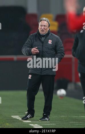 Londres, Royaume-Uni. 10 janvier 2021. Neil Warnock, directeur de Middlesbrough, n'est pas satisfait d'une décision prise lors du match de la 3e ronde de la coupe FA entre Brentford et Middlesbrough au stade communautaire de Brentford, Londres, Angleterre, le 9 janvier 2021. Photo de Ken Sparks. Utilisation éditoriale uniquement, licence requise pour une utilisation commerciale. Aucune utilisation dans les Paris, les jeux ou les publications d'un seul club/ligue/joueur. Crédit : UK Sports pics Ltd/Alay Live News Banque D'Images