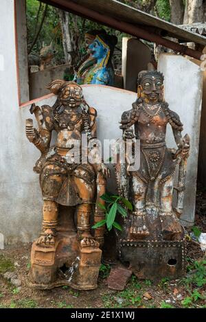 PUDUKKOTTAI, Inde - 17 août 2019 : statues des vieux dieux au temple Ayyanar Banque D'Images