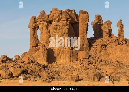 Formations rocheuses érodées, fissurées, plateau Ennedi, Tchad Banque D'Images