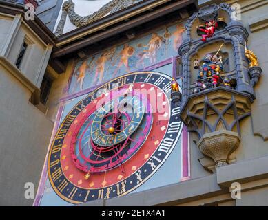 Carillon et horloge astronomique et cytogge, clocher, dans la vieille ville de Berne, Inner City, Berne, Canton de Berne, Suisse Banque D'Images
