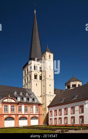 L'abbaye de Brauweiler avec l'église abbatiale Saint-Nicolas, Pulheim, Rhénanie-du-Nord-Westphalie, Allemagne Banque D'Images