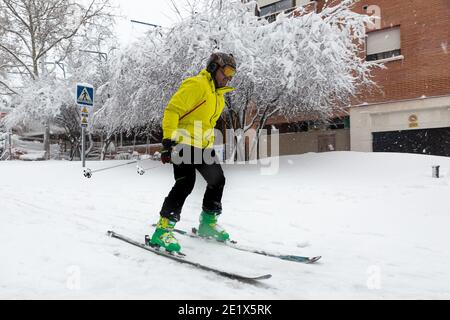 Alcobendas, Espagne. 09e janvier 2021. Conséquences de la tempête de Filomena à Alcobendas et San Sebastián de los Reyes (Madrid) après plus de 21 heures de neige. Alcobendas/San Sebastián de los Reyes (Madrid). (Photo b Juan Carlos García Mate/Pacific Press) (photo de Juan Carlos García Mate/Pacific Press) Credit: Pacific Press Media production Corp./Alay Live News Banque D'Images