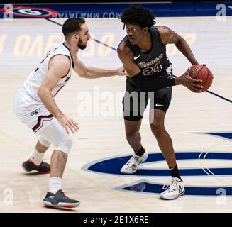 Moraga, Californie, États-Unis, le 09 janvier 2021. A. Santa Clara Broncos garde Jalen Williams (24) cherche à passer le ballon pendant le match de basket-ball masculin NCAA entre Santa Clara Broncos et la victoire de Saint Mary's Gaels 66-64 au McKeon Pavilion Moraga Calif. Thurman James/CSM/Alay Live News Banque D'Images