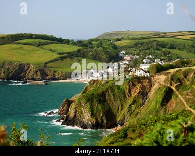 Le village de Gorran Haven dans les Cornouailles. Vue depuis les falaises au-dessus de Perhaver. Banque D'Images