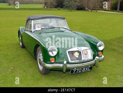 Classic Green MG A Sports Motor car. Banque D'Images