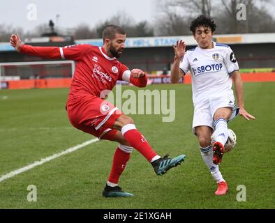 Crawley, Royaume-Uni. 10 janvier 2021. Ian Poveda de Leeds United et George Francomb capitaine de Crawley Town se battent pour le ballon lors du match de la coupe FA au People's Pension Stadium, Crawley photo par Nigel Bramley/Focus Images/Sipa USA 07827818829 10/01/2021 Credit: SIPA USA/Alay Live News Banque D'Images