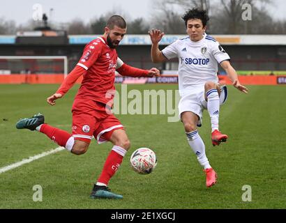 Crawley, Royaume-Uni. 10 janvier 2021. Ian Poveda de Leeds United et George Francomb capitaine de Crawley Town se battent pour le ballon lors du match de la coupe FA au People's Pension Stadium, Crawley photo par Nigel Bramley/Focus Images/Sipa USA 07827818829 10/01/2021 Credit: SIPA USA/Alay Live News Banque D'Images