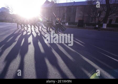 Pékin, Chine. 10 janvier 2021. Le ministère chinois de la sécurité publique organise une cérémonie de levée de drapeau à Beijing, capitale de la Chine, le 10 janvier 2021. Des activités ont été organisées pour marquer la première Journée de la police populaire chinoise, qui tombe dimanche. Credit: Yin Gang/Xinhua/Alay Live News Banque D'Images