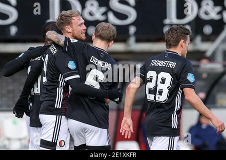 ROTTERDAM, PAYS-BAS - JANVIER 10 : Nicolai Jorgensen de Feyenoord obtient des scores 0-2., Mark Diemers de Feyenoord, Jens Toornstra de Feyenoord pendant la DUT Banque D'Images