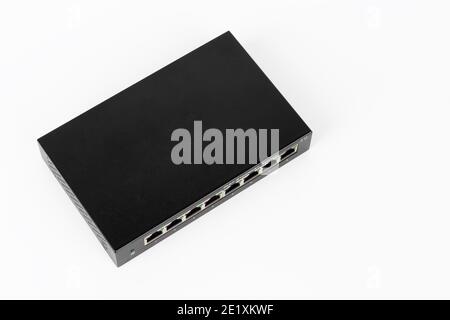 Commutateur Fast Ethernet 8 ports 10 ou 100 Mbit/s. Composants permettant de créer un petit réseau et de connecter des ordinateurs, des points d'accès sans fil, des caméras IP, un réseau p Banque D'Images