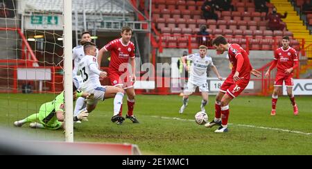 Jordan Tunnicliffe, de Crawley Town, marque le troisième but contre Leeds United lors du match de la coupe FA au People's Pension Stadium, Crawley Picture par Nigel Bramley/Focus Images/Sipa USA 07827818829 10/01/2021 Banque D'Images