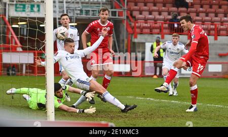 Jordan Tunnicliffe, de Crawley Town, marque le troisième but contre Leeds United lors du match de la coupe FA au People's Pension Stadium, Crawley Picture par Nigel Bramley/Focus Images/Sipa USA 07827818829 10/01/2021 Banque D'Images