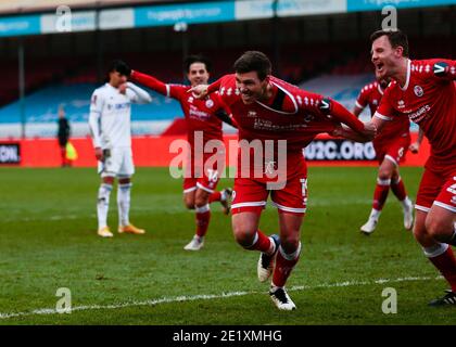 Stade Broadfield, Crawley, Sussex, Royaume-Uni. 10 janvier 2021. Football anglais de la coupe FA, Crawley Town versus Leeds United; Jordan Tunnicliffe de Crawley fête ses 3-0 points dans la 70e minute crédit: Action plus Sports/Alamy Live News Banque D'Images