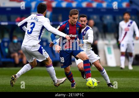 VALENCE, ESPAGNE - JANVIER 10 : Bigas de SD Eibar, Jorge de Frutos de Levante, Edu Exposito de SD Eibar pendant le match de la Ligue Santander entre Levante UD et SD Eibar à Estadi Ciutat de Valencia le 10 janvier 2021 à Valence, Espagne (photo de Pablo Morano/BSR AgencyOrange PicturesAlamy Live News) Banque D'Images