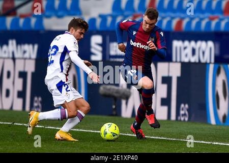 VALENCE, ESPAGNE - JANVIER 10: Alejandro Pozo de SD Eibar, Clerc de Levante pendant le match de la Liga Santander entre Levante UD et SD Eibar à Estadi Ciutat de Valencia le 10 janvier 2021 à Valence, Espagne (photo de Pablo Morano/BSR AgencyOrange PicturesAlay Live News) Banque D'Images